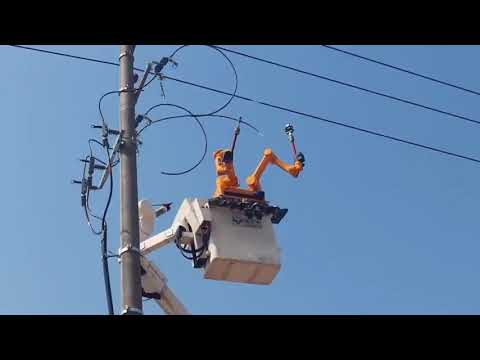 Revolutionizing High-Voltage Power Line Maintenance with Autonomous Robots in Shanghai! 🤖⚡️