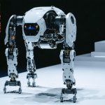 Humanoide Roboter stehen im Mittelpunkt: Boston Dynamics‘ Atlas begeistert mit unglaublicher Akrobatik